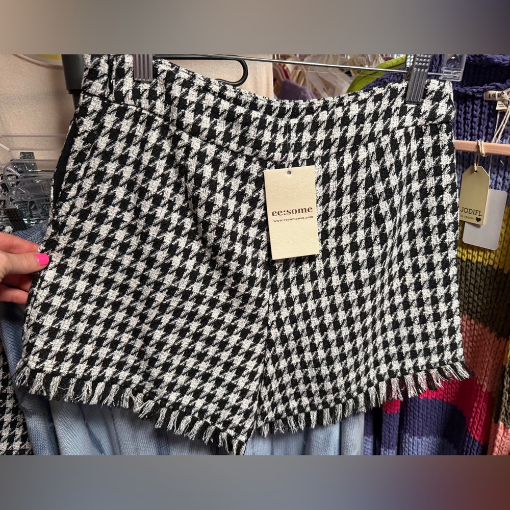 Eesome Houndstooth shorts❤️🐘🤍 NWT